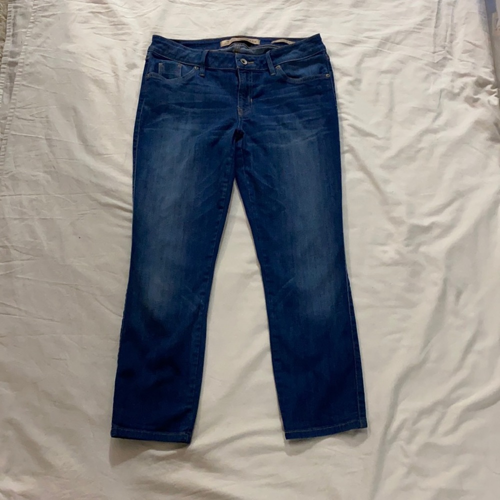 Guess cropped mid rise jeans. Size 28.